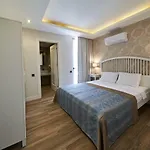 ホテル Lara Suite's