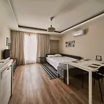 Lara Suite's